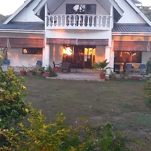 https://villa-chellos.maheislandhotels.com